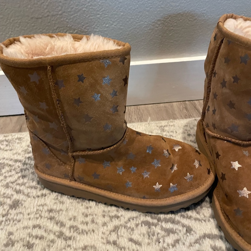 UGG STAR BOOTS Chestnut and Silver